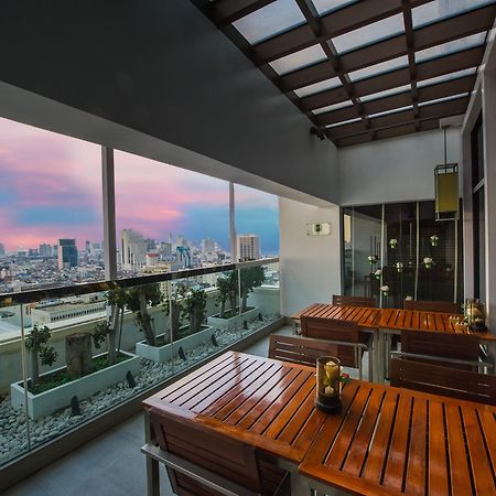 Holiday Inn Bangkok Silom By Ihg Esterno foto