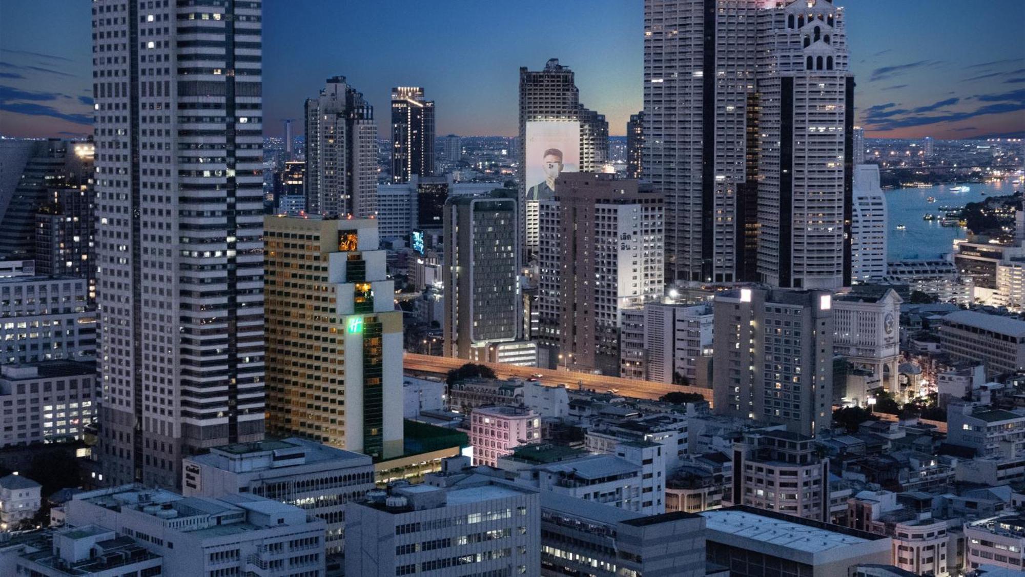 Holiday Inn Bangkok Silom By Ihg Esterno foto