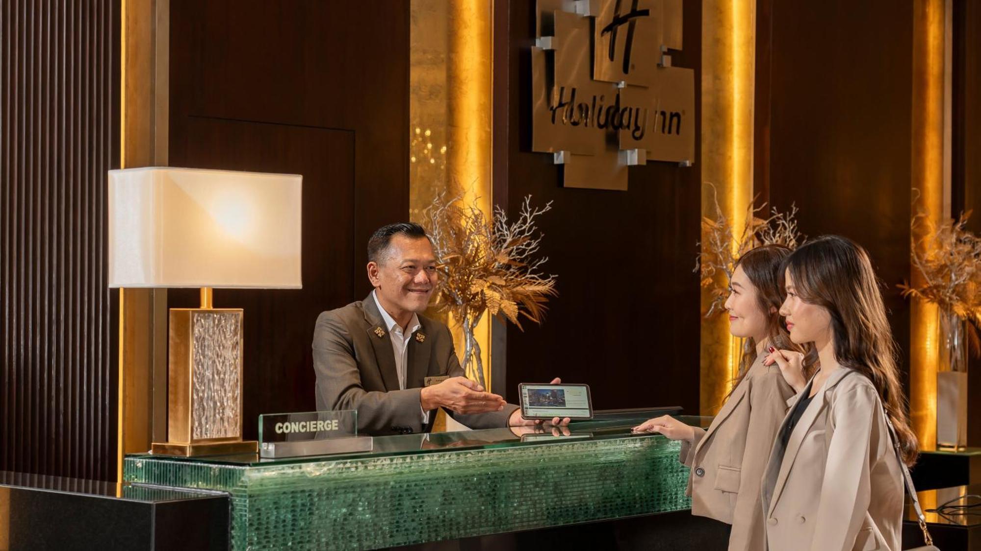 Holiday Inn Bangkok Silom By Ihg Esterno foto