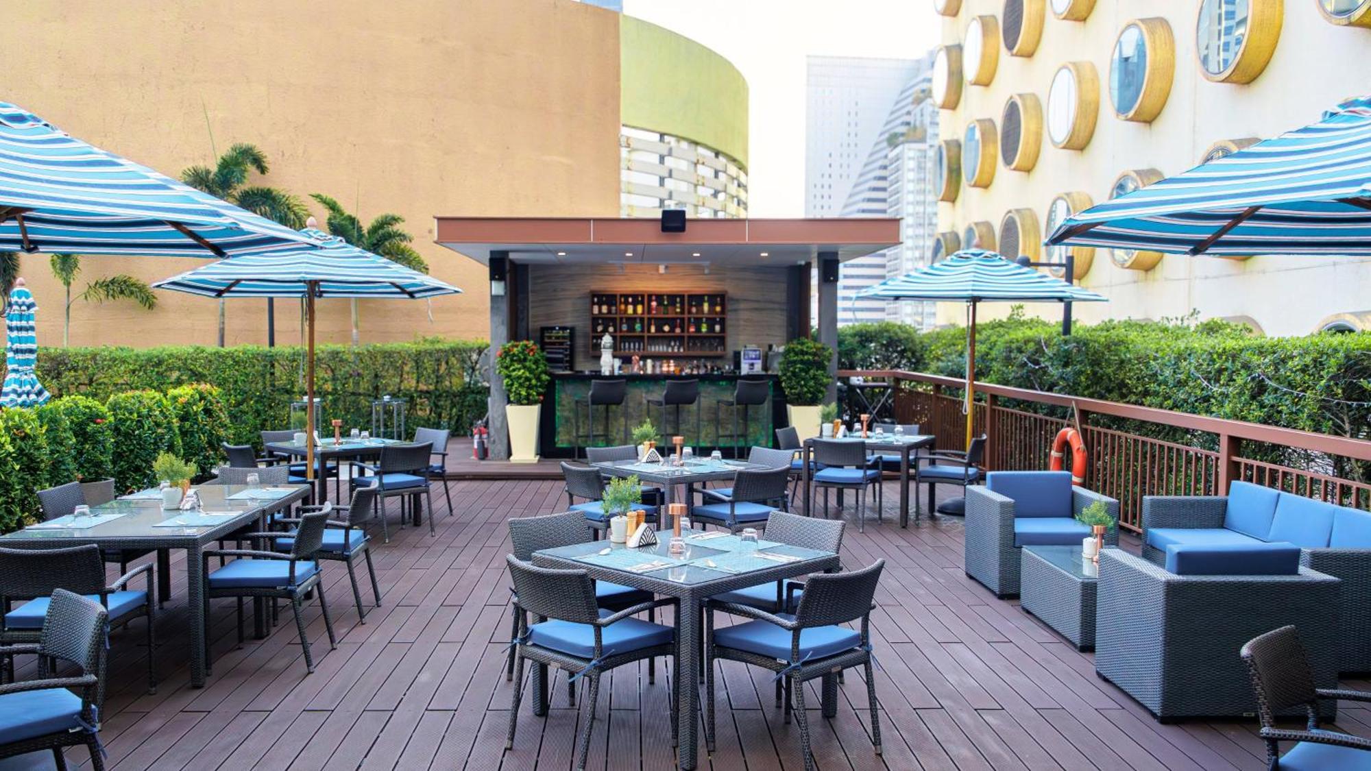 Holiday Inn Bangkok Silom By Ihg Esterno foto