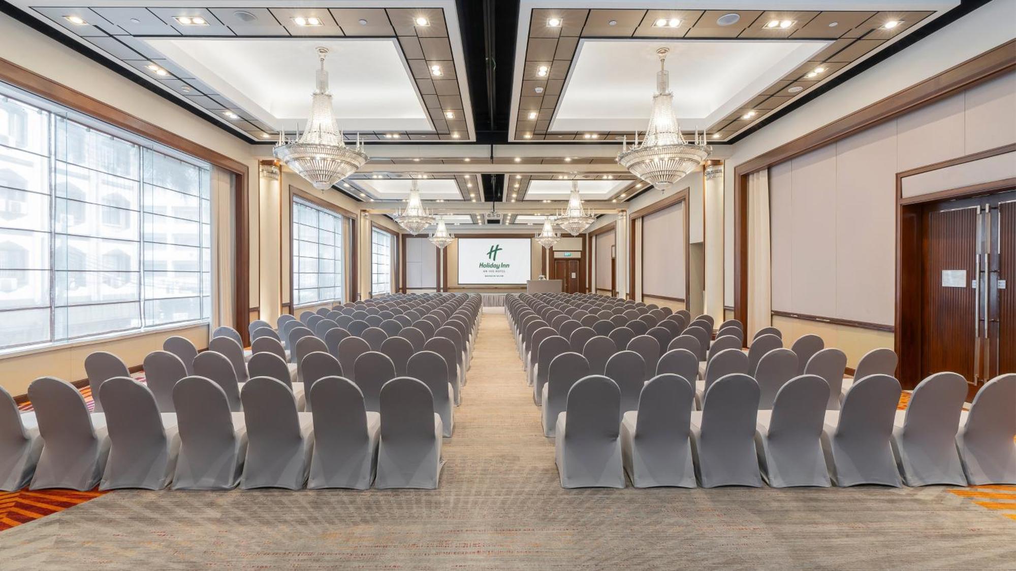 Holiday Inn Bangkok Silom By Ihg Esterno foto