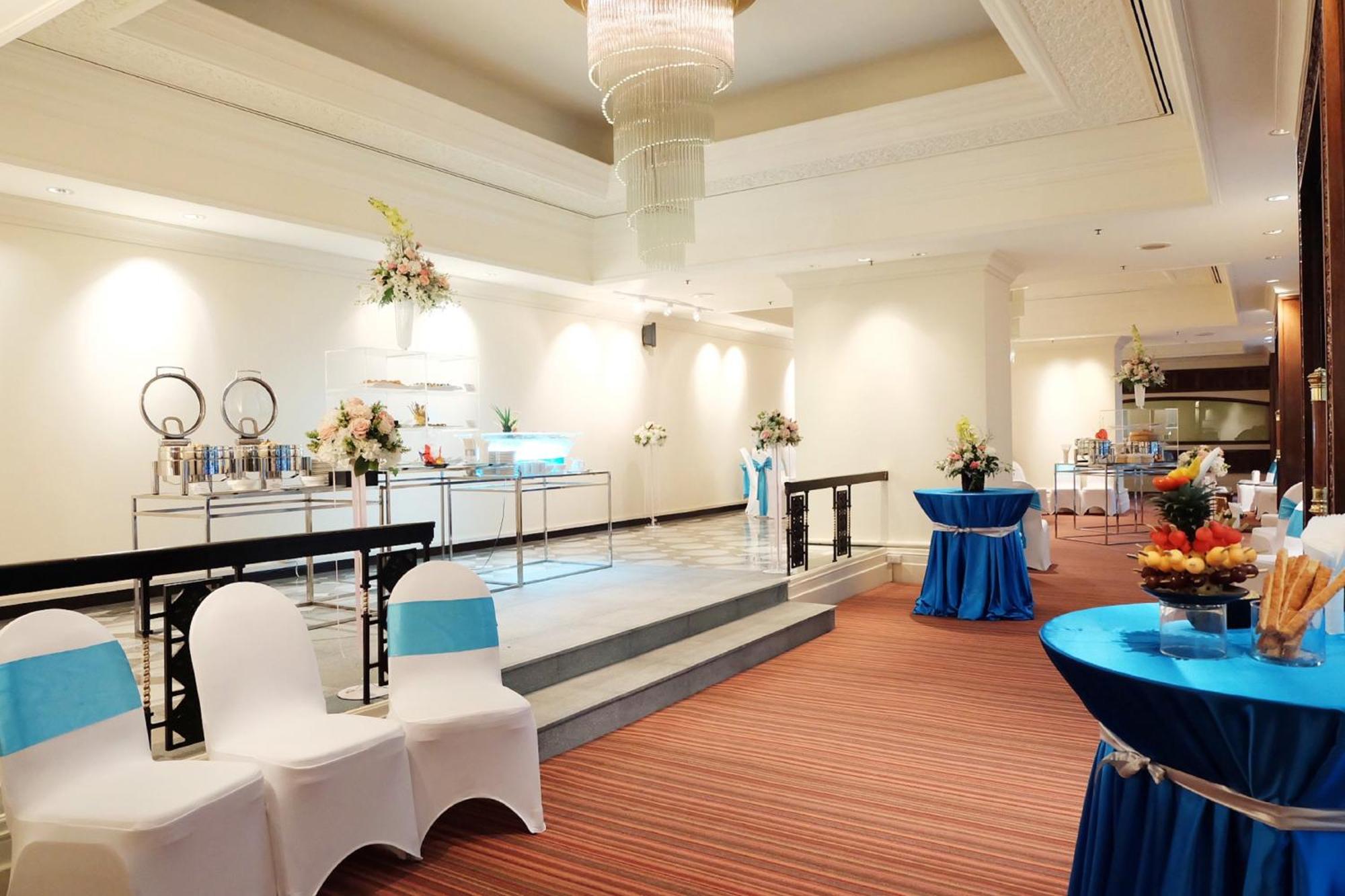 Holiday Inn Bangkok Silom By Ihg Esterno foto
