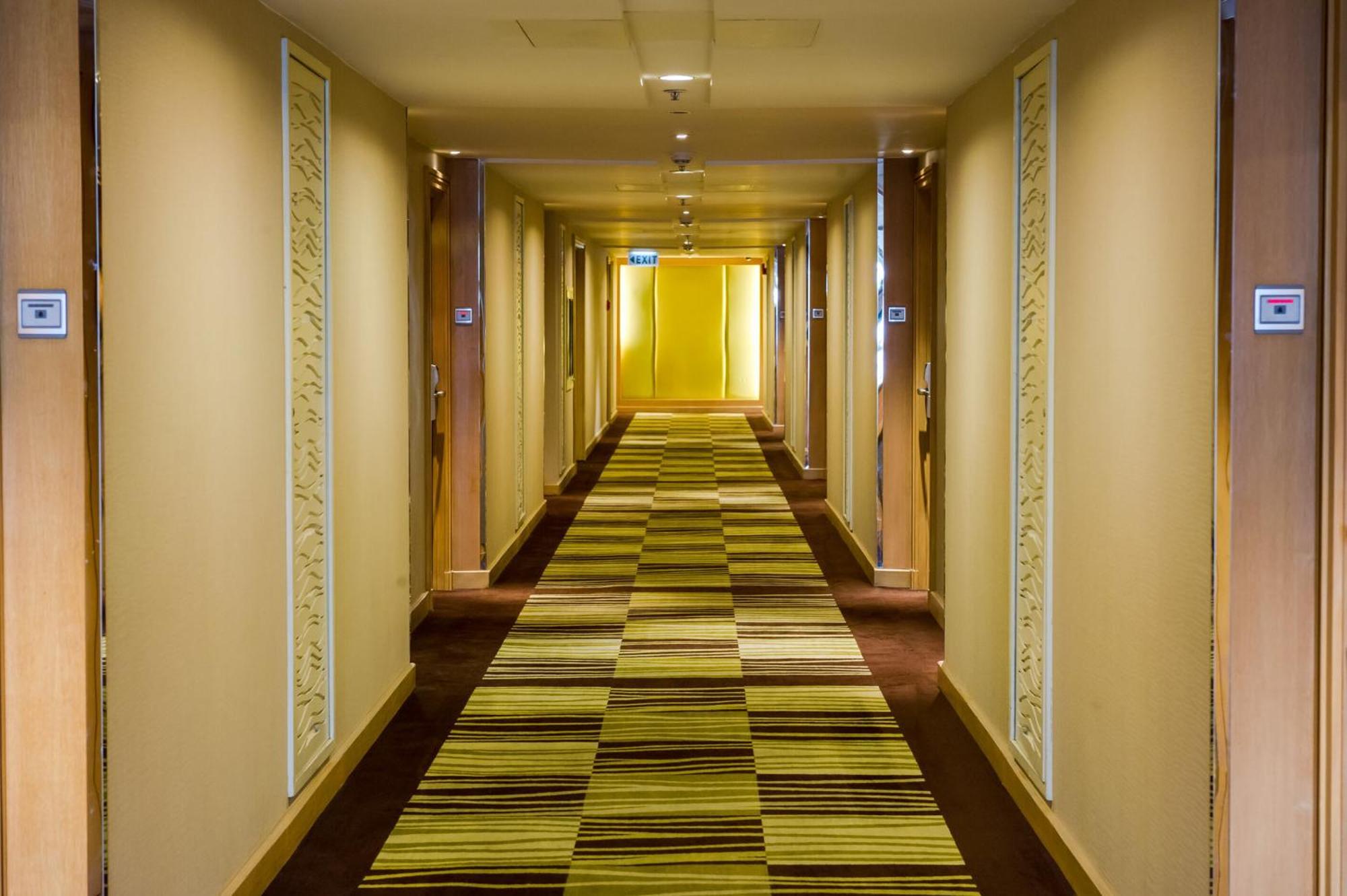 Holiday Inn Bangkok Silom By Ihg Esterno foto