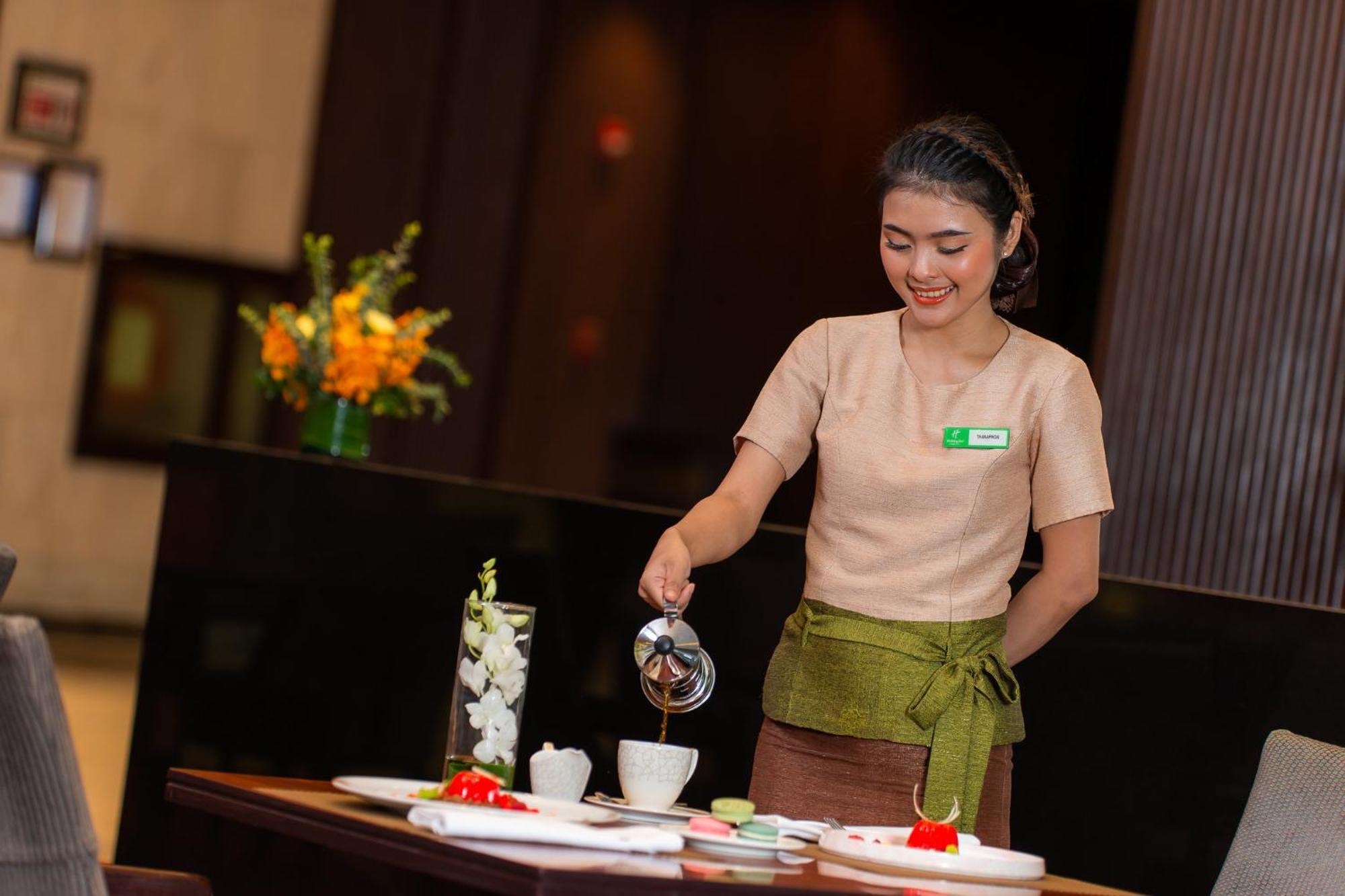 Holiday Inn Bangkok Silom By Ihg Esterno foto
