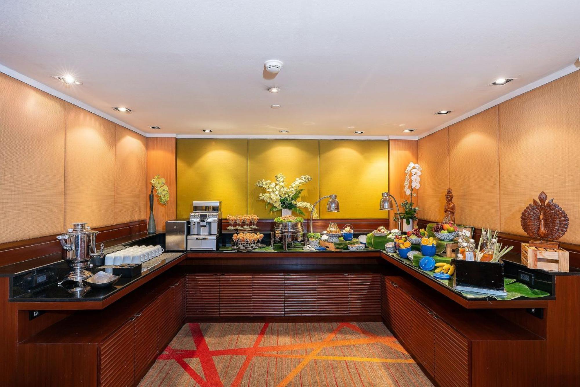 Holiday Inn Bangkok Silom By Ihg Esterno foto