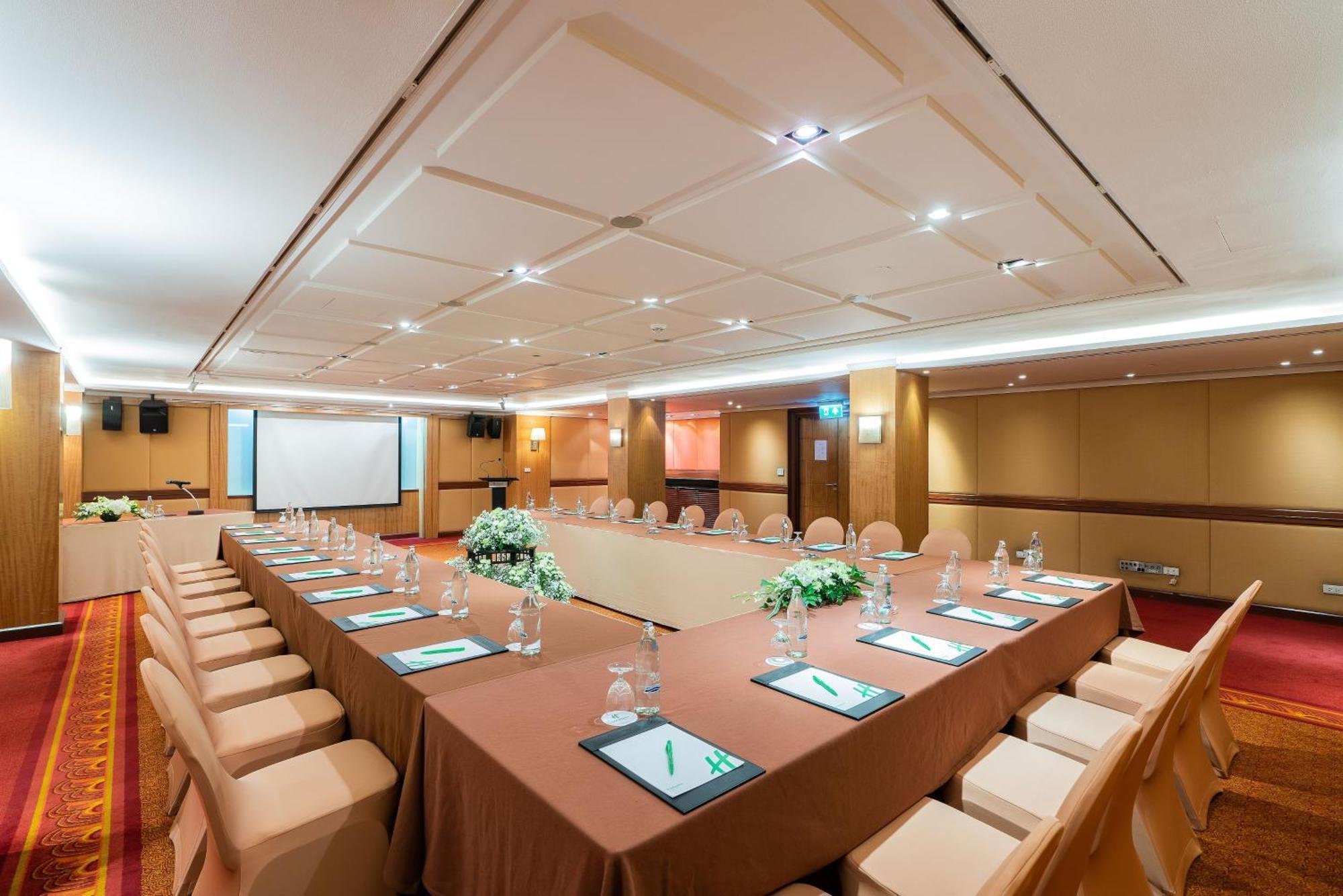 Holiday Inn Bangkok Silom By Ihg Esterno foto