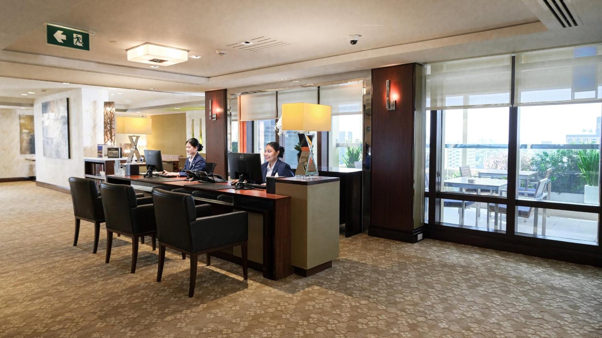 Holiday Inn Bangkok Silom By Ihg Esterno foto
