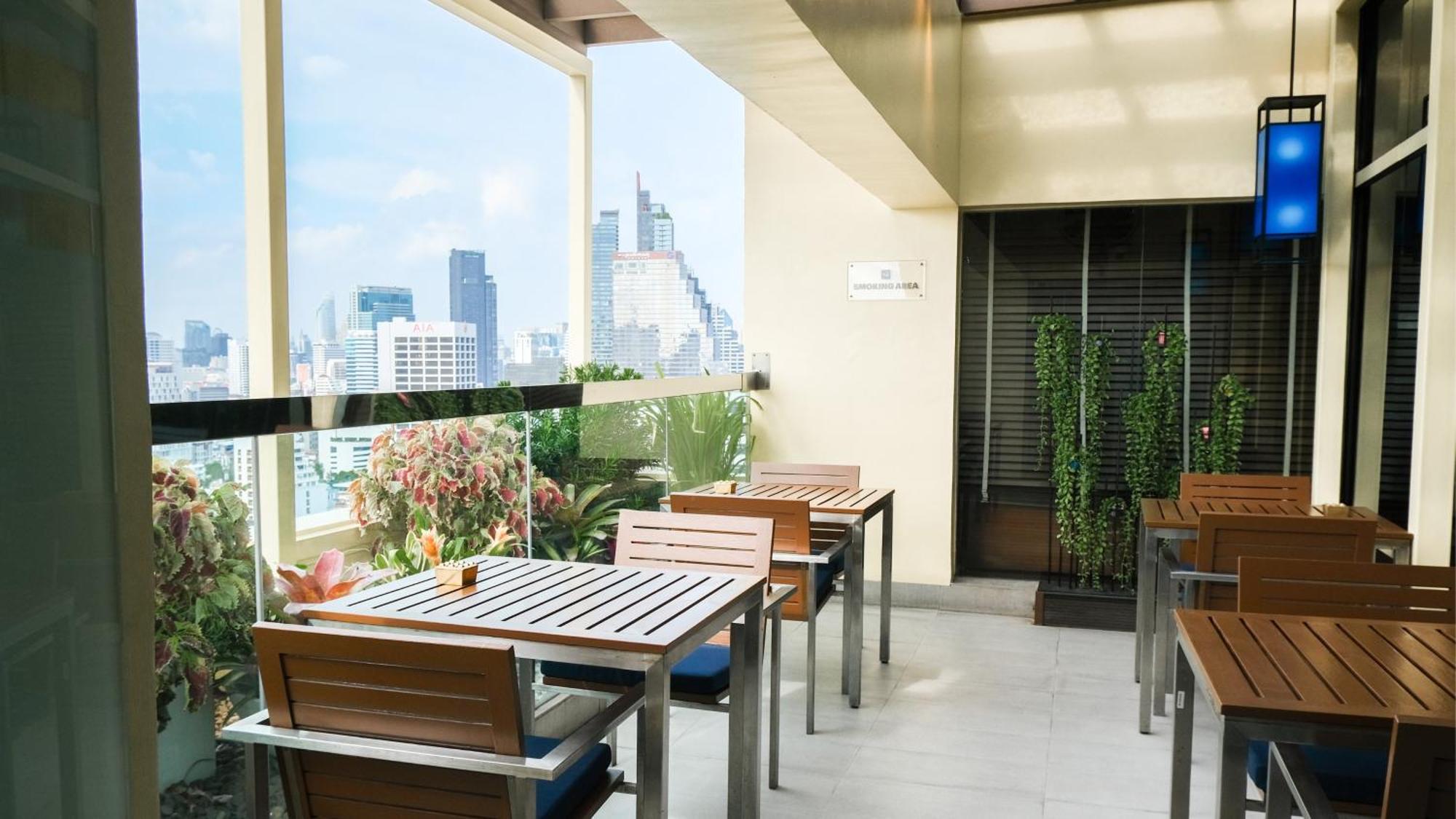 Holiday Inn Bangkok Silom By Ihg Esterno foto