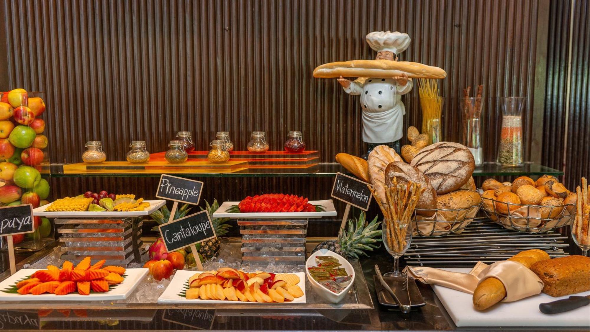 Holiday Inn Bangkok Silom By Ihg Esterno foto